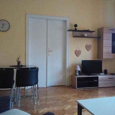 Anna Apartmanok Pécs Buitenkant foto