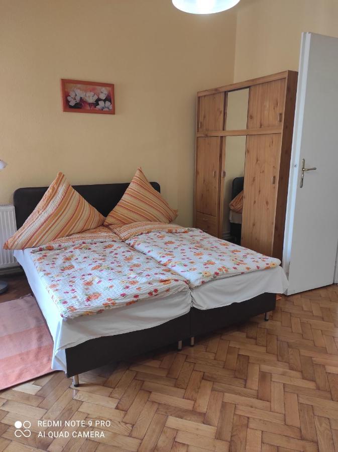 Anna Apartmanok Pécs Buitenkant foto