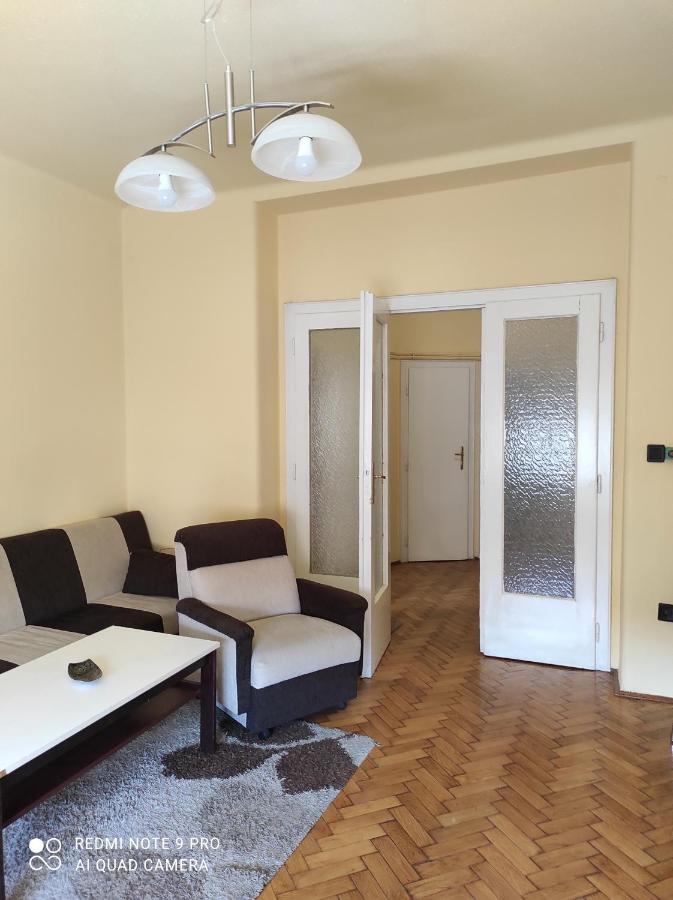 Anna Apartmanok Pécs Buitenkant foto