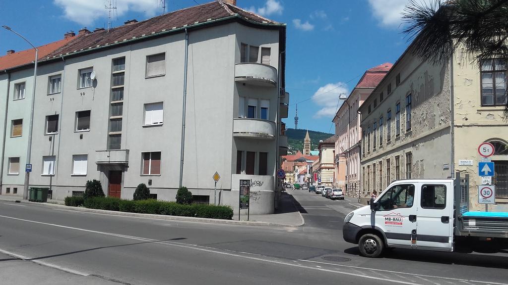 Anna Apartmanok Pécs Buitenkant foto