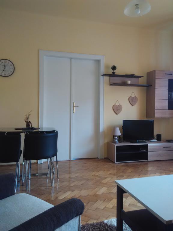 Anna Apartmanok Pécs Buitenkant foto