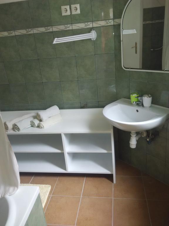 Anna Apartmanok Pécs Buitenkant foto