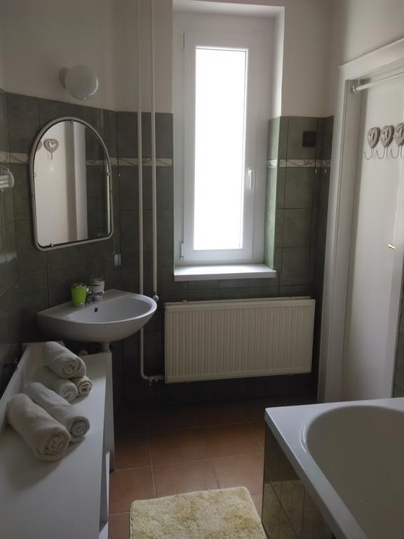 Anna Apartmanok Pécs Buitenkant foto
